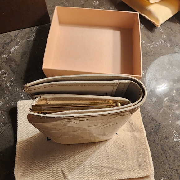 LOUIS VUITTON PASTEL YELLOW MONOGRAM LEATHER VERNIS KISSLOCK WALLET W D BAG+BOX - Picture 4 of 16